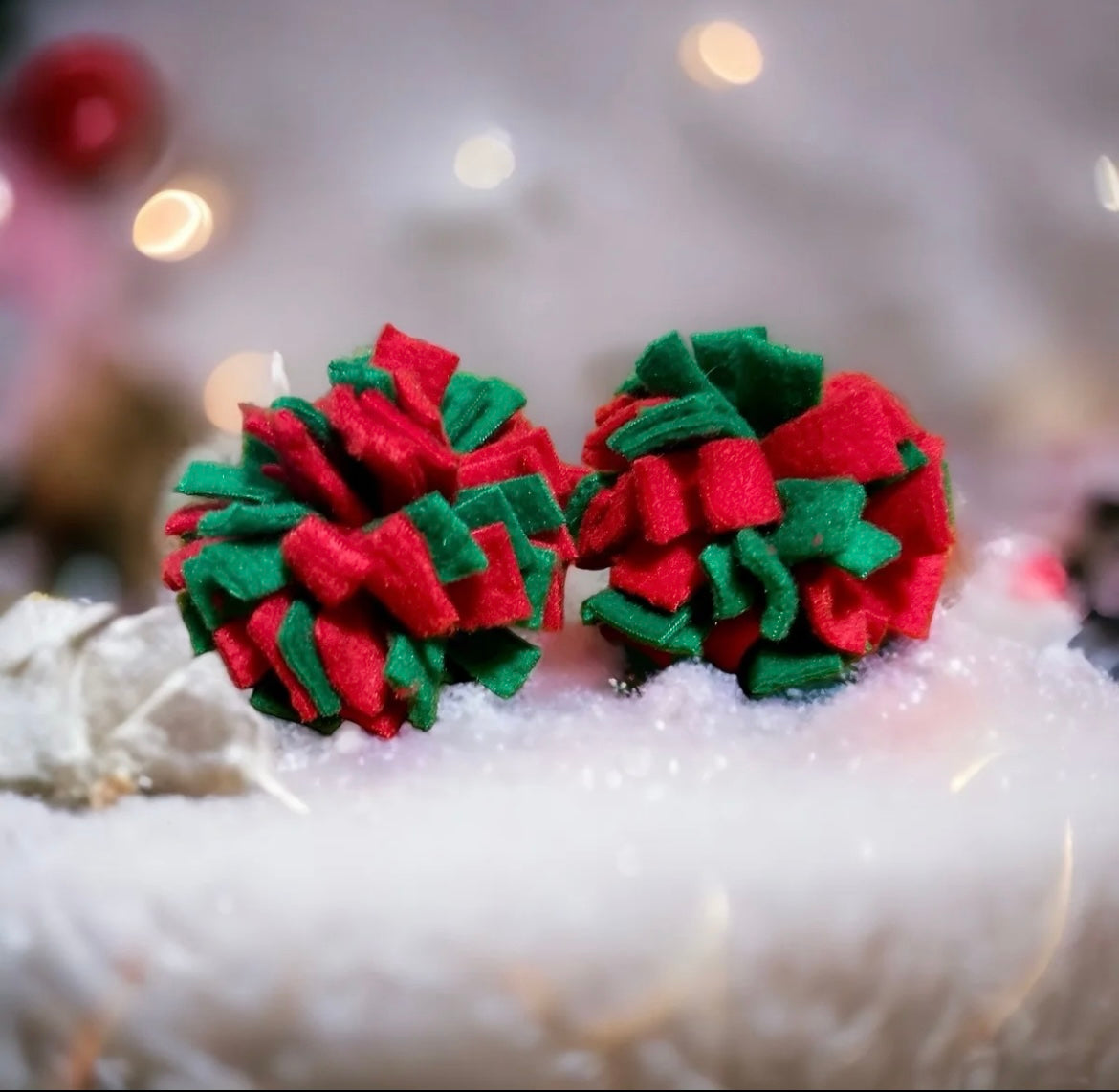 CHRISTMAS FLEECE CAT POM POM BALL