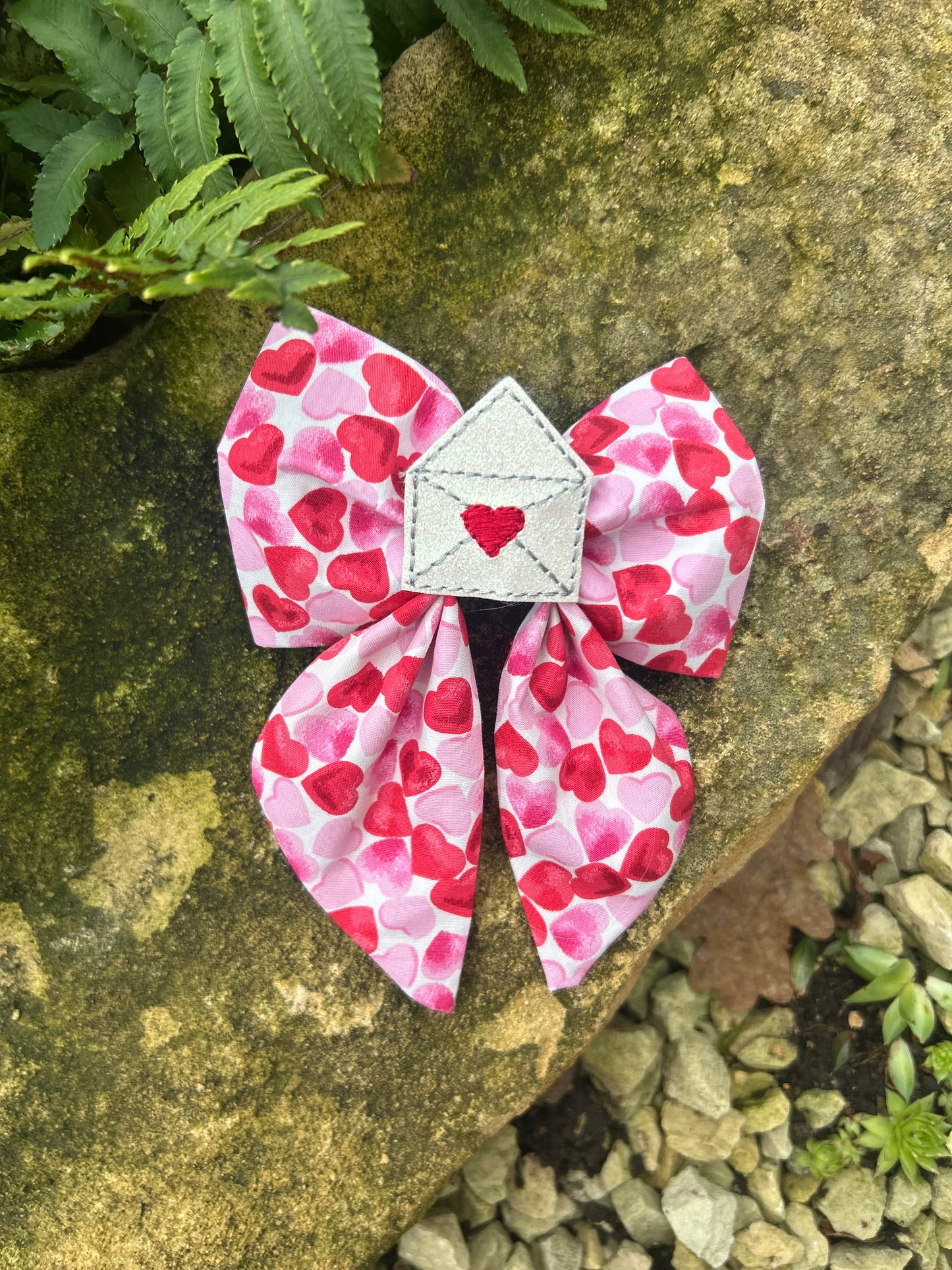 HEART CONFETTI LOVE LETTERS BOW